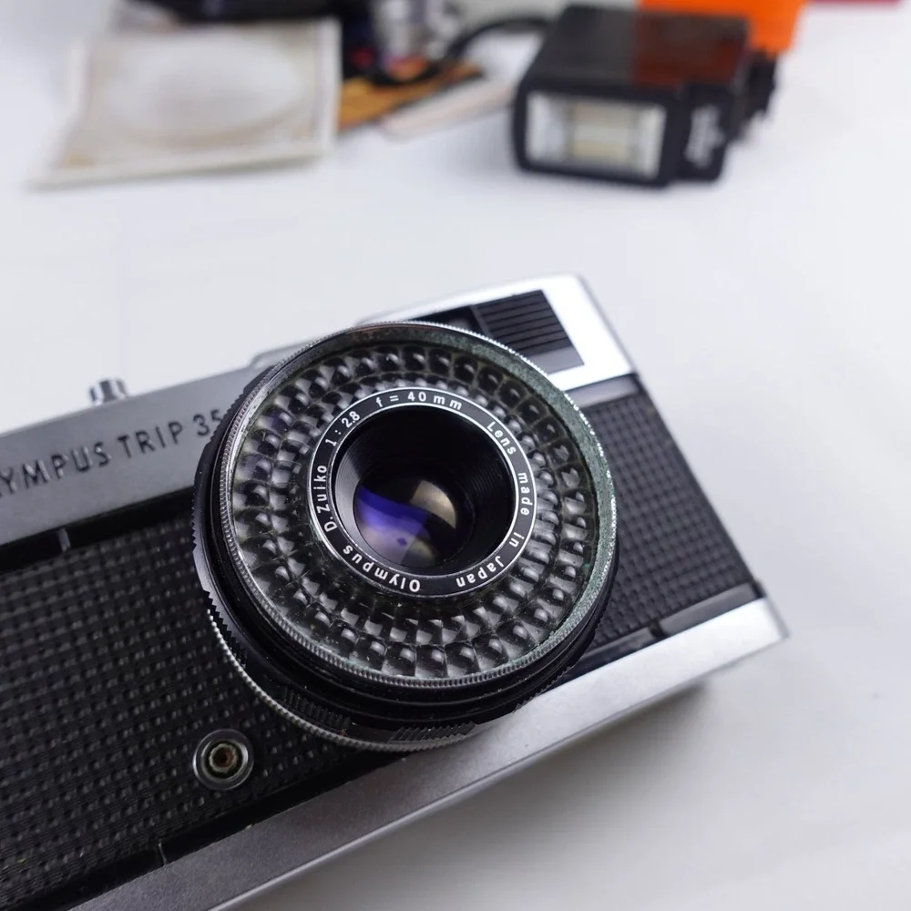 Olympus Trip 35 Vintage 35mm Film Camera D. Zuiko 40mm 2.8 Parts Repair UNTESTED